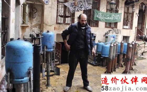 叙利亚武装分子自制煤气罐炮弹
