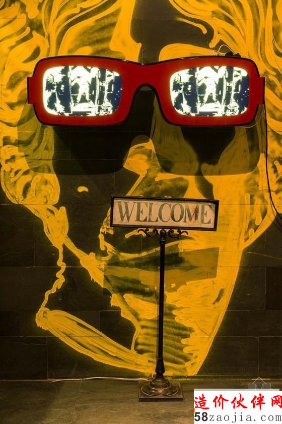 460平阁楼“打造”莫斯科Door 19酒吧餐厅