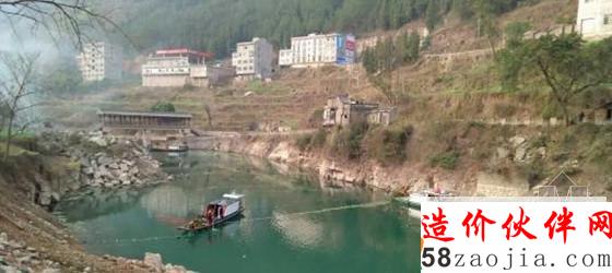 三峡库区一河道 绿油油 官方称未污染库区