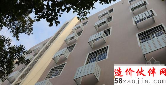 墙体上挂置的空调罩