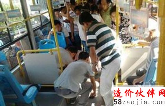 公交车内温度过高 乘客晕倒