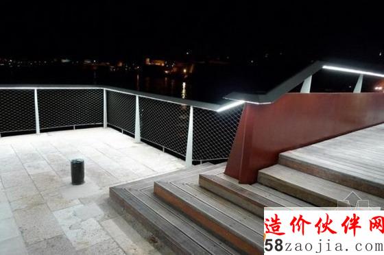 瓦莱塔大港口新圣埃尔莫防洪堤人行桥