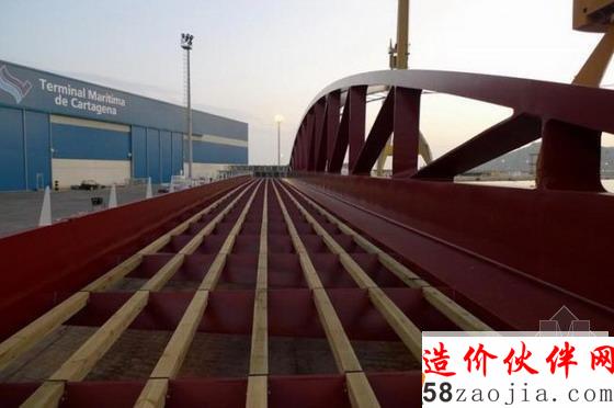 瓦莱塔大港口新圣埃尔莫防洪堤人行桥