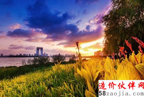 “网红大楼”穿衣封顶,秋裤不烂尾