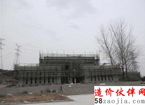 南京一街道借民生工程之名巨资毁山建墓