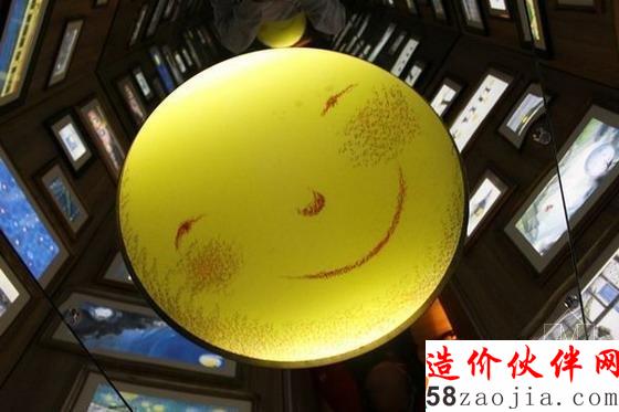 悬挂于车内的月亮一定萌化了无数人的心