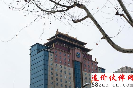 上海一高层建筑上建起“寺庙”气势恢宏