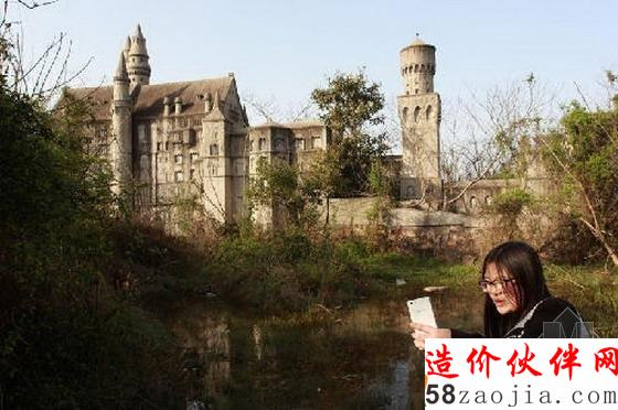 市民在万国公园里留影