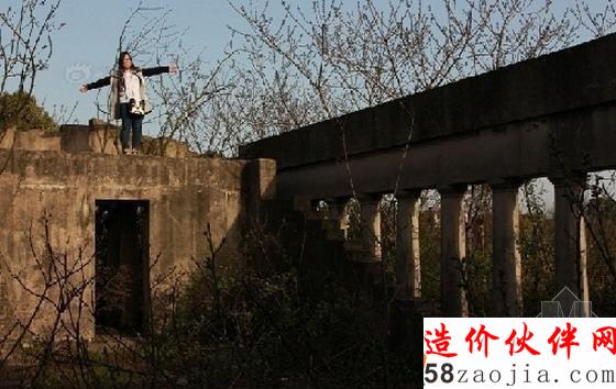 市民在万国公园里留影