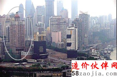 改造前的基良广场(画圈处)