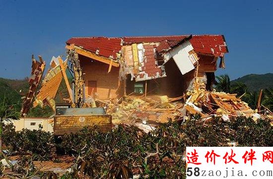 三亚拆除藏身芒果园违建“别墅”群