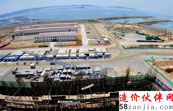 中核集团福清核电厂全景(2010年8月18日摄),今年年中,“华龙一号”将首次用于5、6号示范机组。