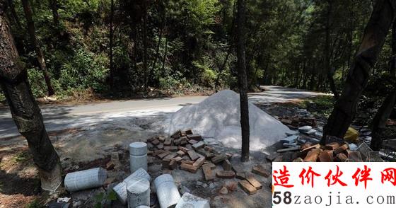 广西桂林4A景区内百座“活死人墓”