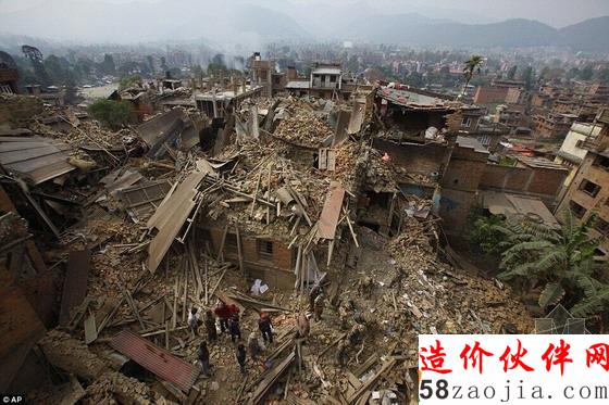 强震过后的尼泊尔满目疮痍