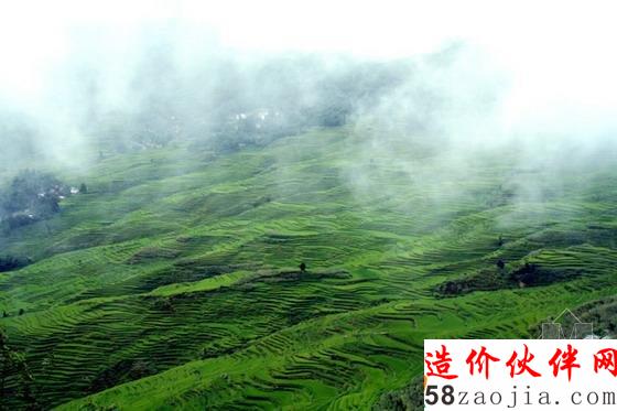 朝云绚丽的多依树梯田