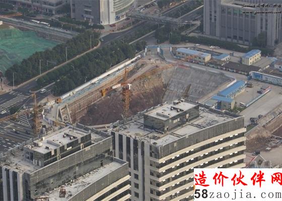 珠江新城308米摩天大楼地基施工现场