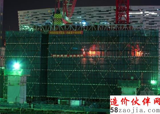 珠江新城308米摩天大楼施工中