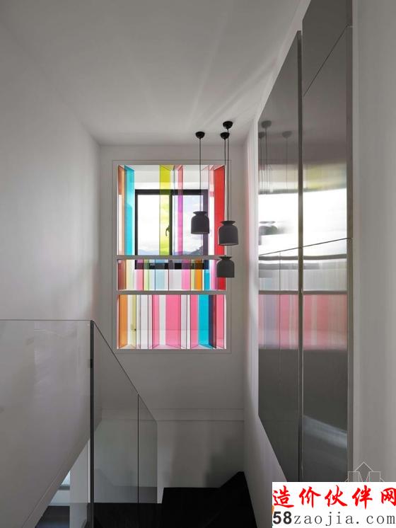 在净白中感受缤纷色彩!台湾新北Chorus公寓设计