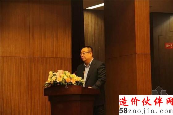 院长李雄教授进行总结发言