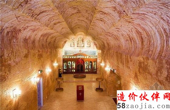 在库伯佩迪,人们居住在地下,使用着现代家电