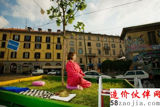 3,意大利停车场内的移动花园