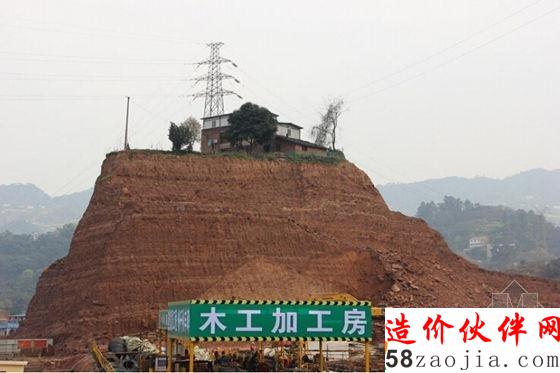 宜宾“钉子户”周围挖空成“孤岛”