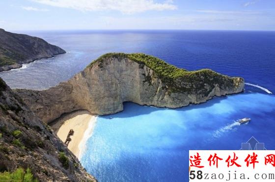 希腊金索斯的沉船湾(Navagio Beach)蓝洞