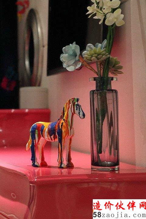 追求前卫!摩登时尚色彩两居室设计