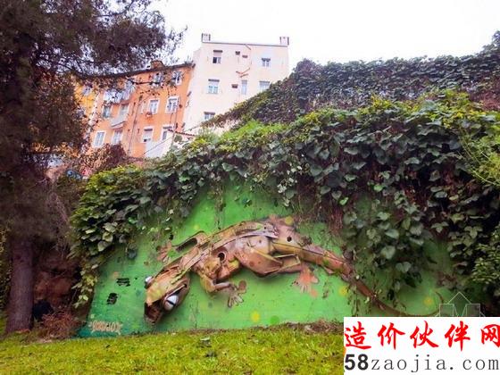 回收垃圾做的动物雕塑