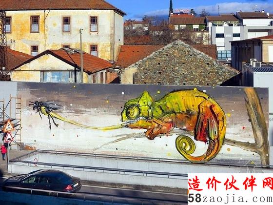 回收垃圾做的动物雕塑