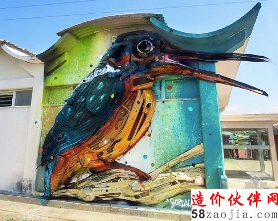 回收垃圾做的动物雕塑