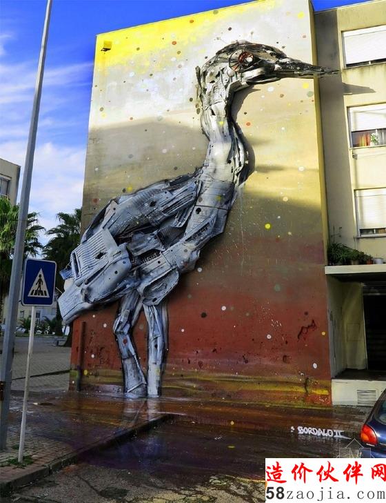 回收垃圾做的动物雕塑