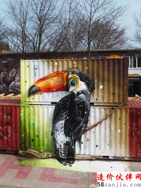 回收垃圾做的动物雕塑