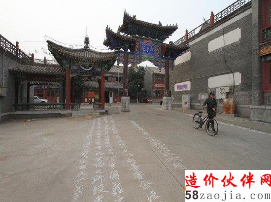 山海关古城上演“空城计”