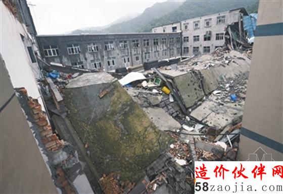 厂房倒塌事故现场