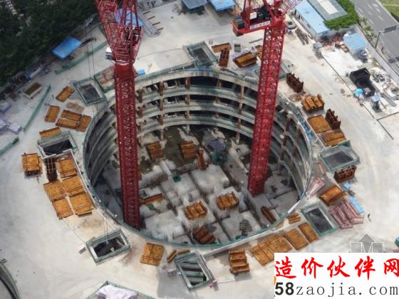 深圳最大超高层建筑群地下室钢结构吊装
