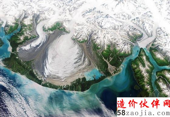 卫星拍摄阿拉斯加最大的山麓冰川