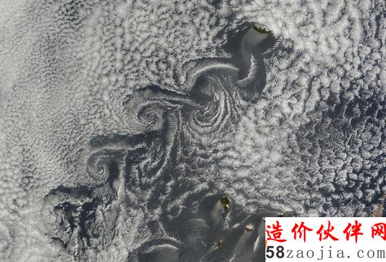 美国宇航局拍摄的加那利群岛上空的云涡旋流