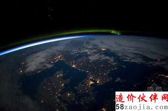 斯堪的纳维亚半岛上空的极光