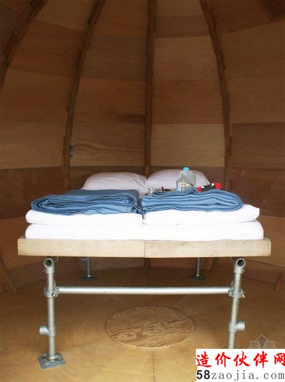 十四位设计师构建沙滩上的胶囊旅馆