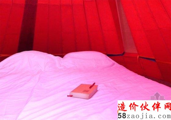 十四位设计师构建沙滩上的胶囊旅馆