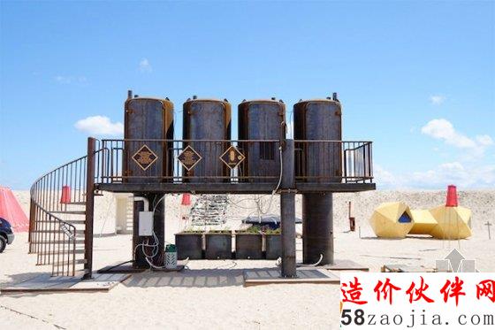 十四位设计师构建沙滩上的胶囊旅馆
