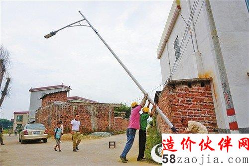 安装太阳能路灯让居民出行更安全