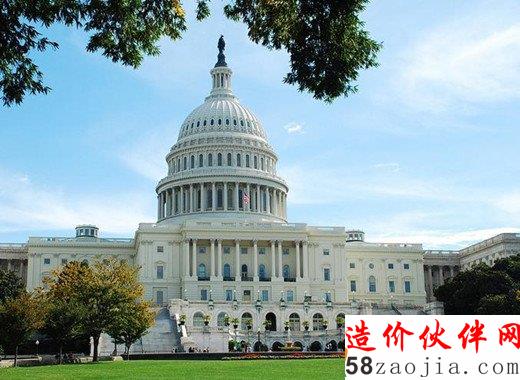 武汉一高校耗资5000万建山寨白宫凯旋门