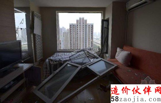 爆炸附近小区受损严重