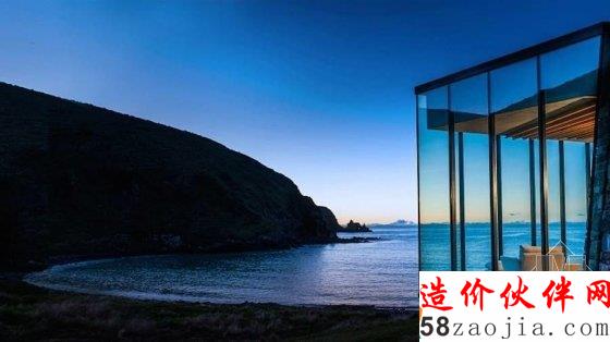 面朝海边的度假小屋 自然的与山融为一体