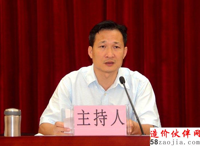 图片:市住建局副调研员李建艺主持会议