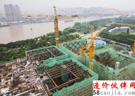 施工中的高坊塔