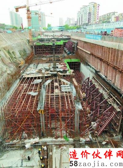 4月22日,长沙县开元路,长沙地铁3号线在紧张施工。 湖南日报记者刘尚文摄