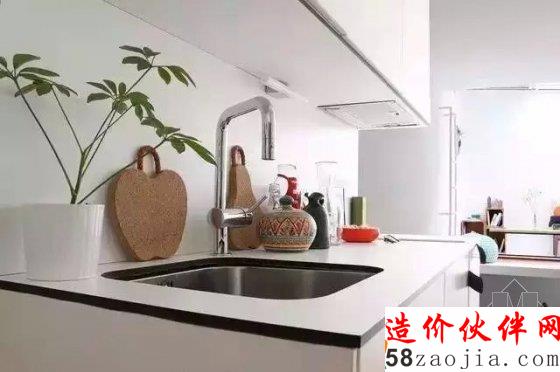 一位长发怪叔叔的21㎡ 公寓“豪宅”